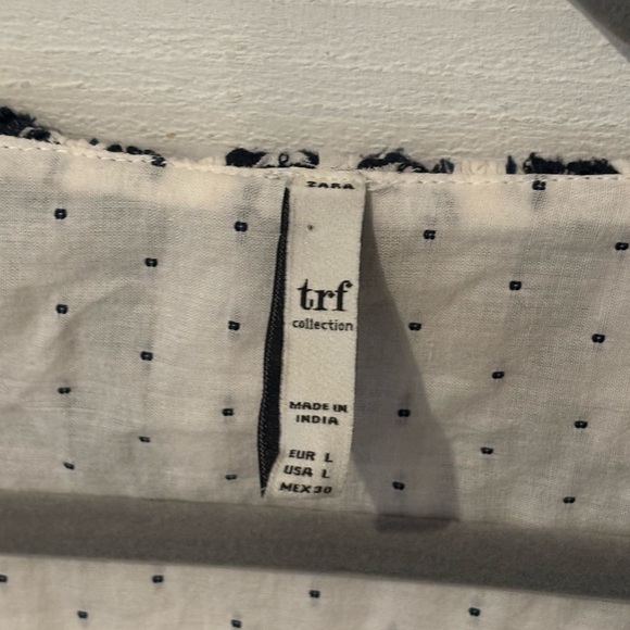 Zara TFR Collection Black and White Ruffle V-Neck blouse in size Large. - Picture 6 of 11